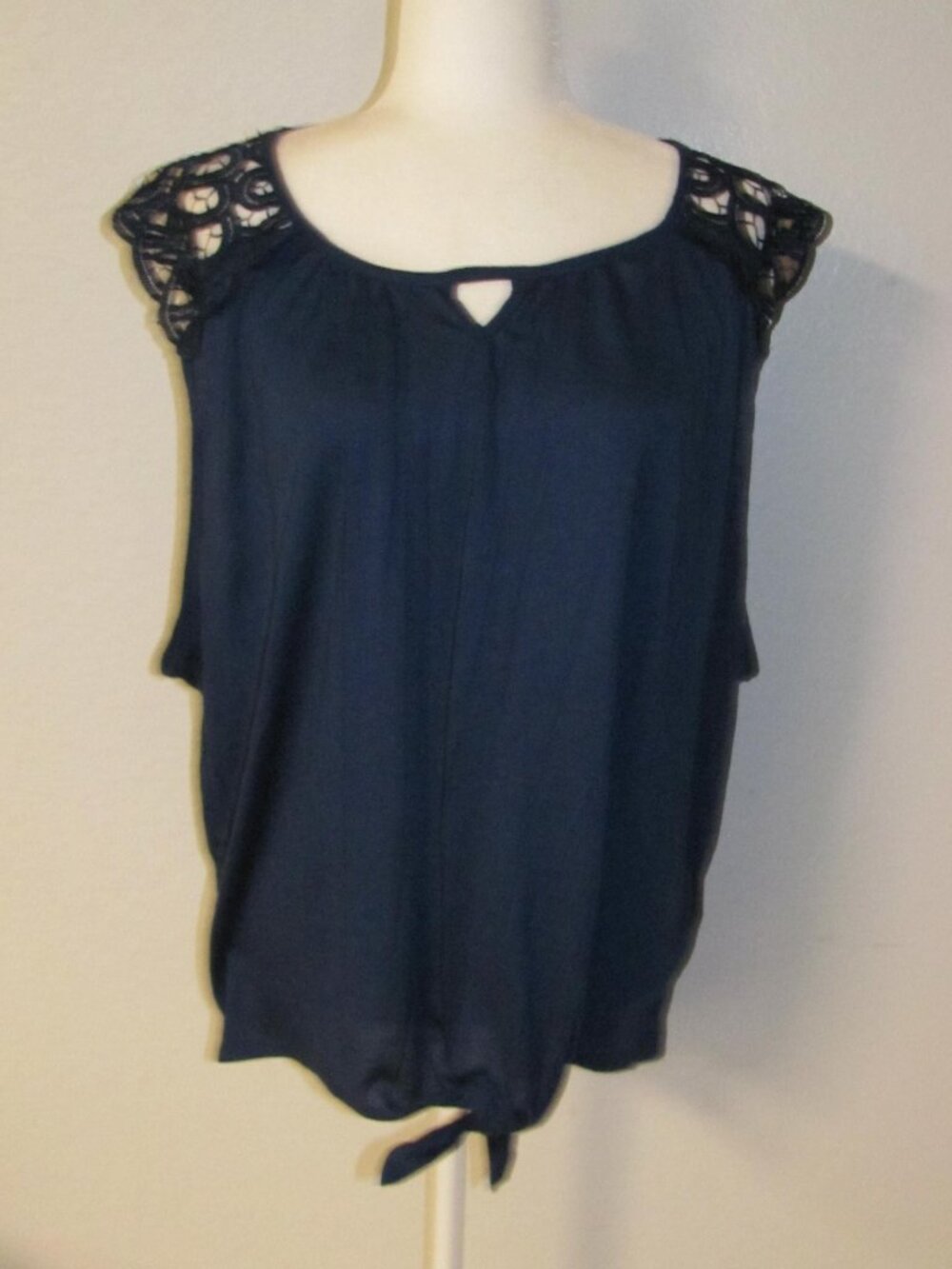 New York Laundry Navy Blue Short Sleeve Top Cut Out Lace Shoulders Size 3X